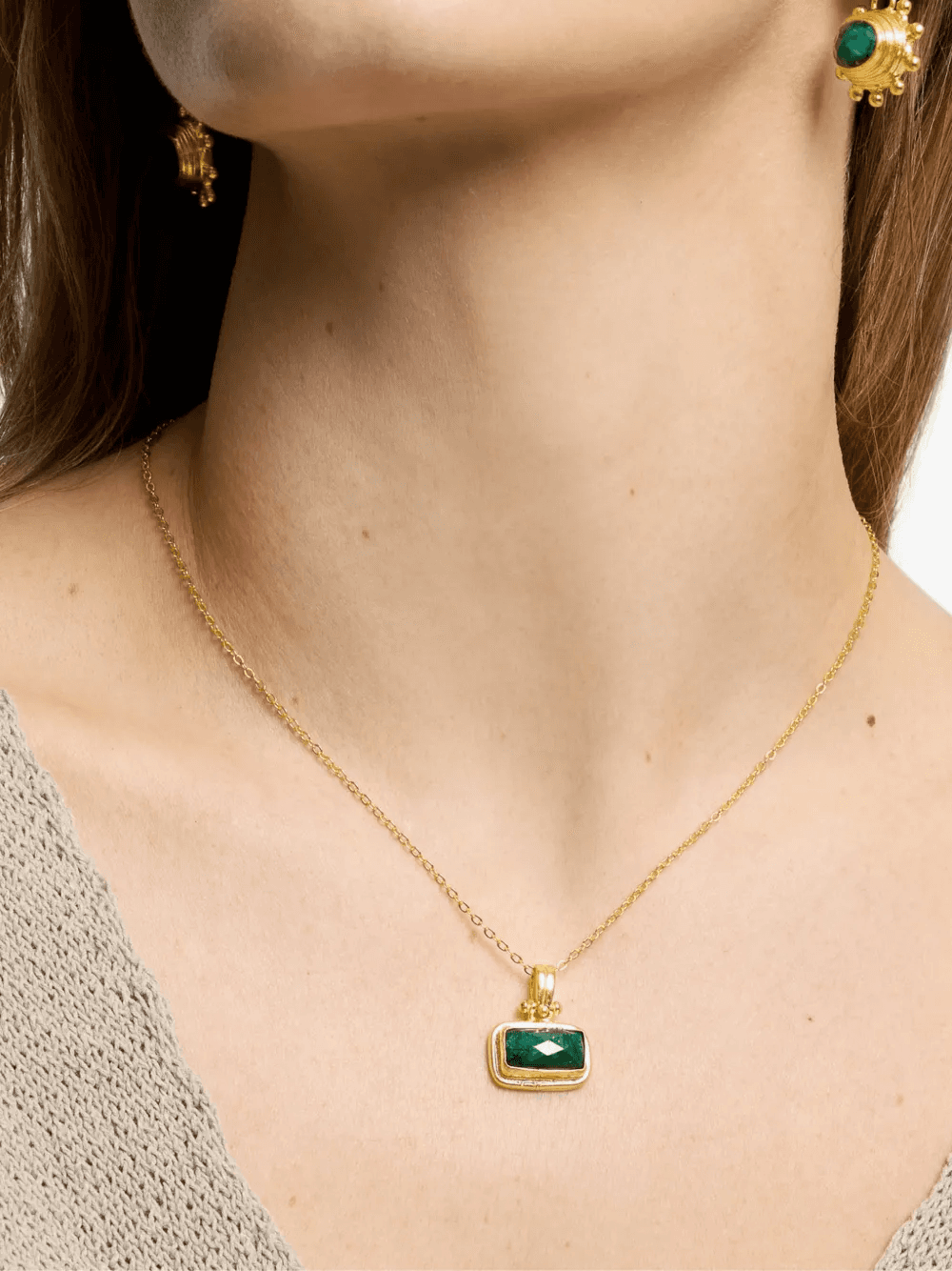 Noa emerald pendant necklace — Image 2