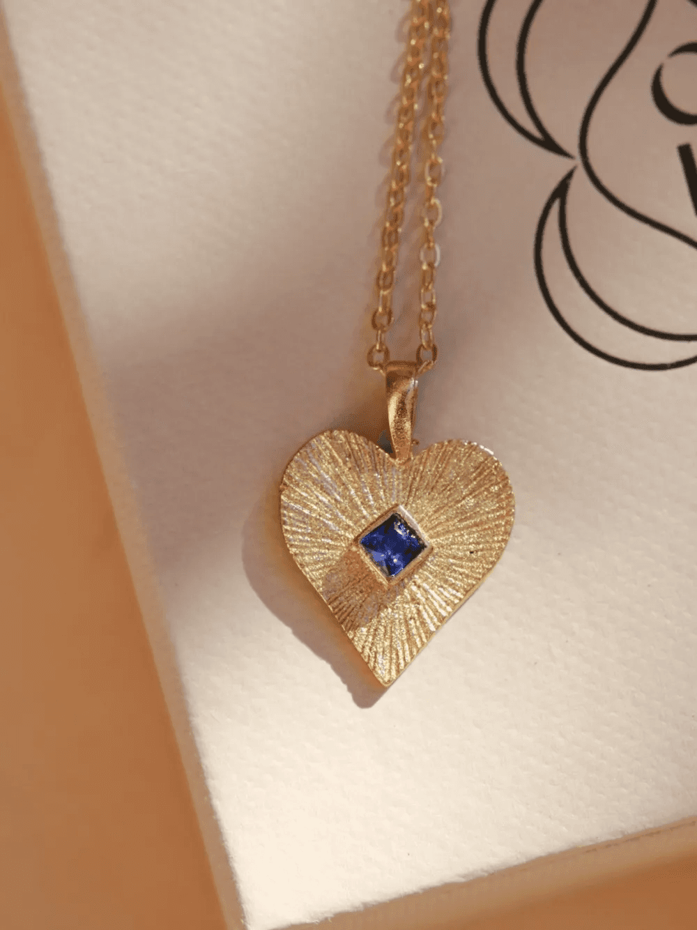 heart-pendant necklace — Image 3