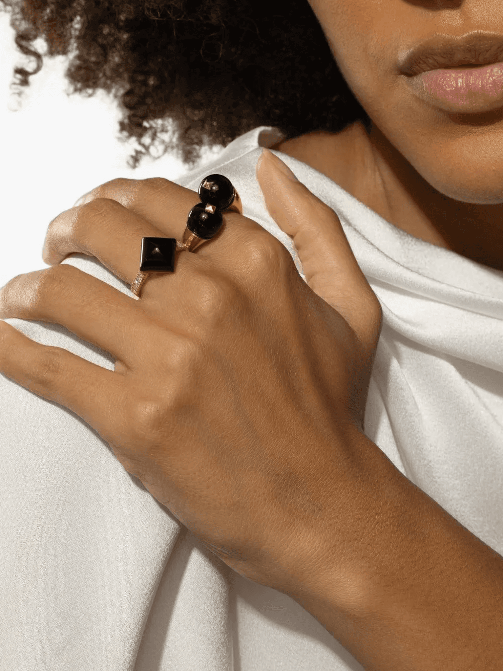 18K yellow gold Gemini onyx ring — Image 2