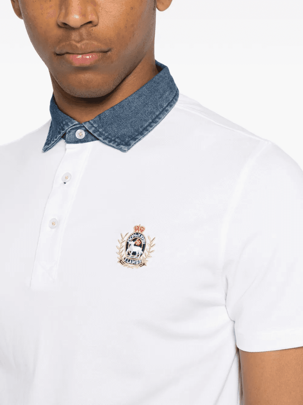 Avvocato denim-collar crest-patch polo shirt — Image 2