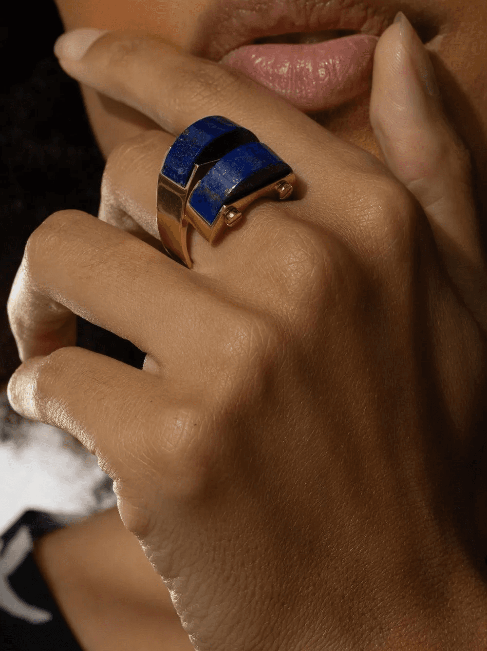 18K yellow gold Doppio Arco lapis lazuli ring — Image 4