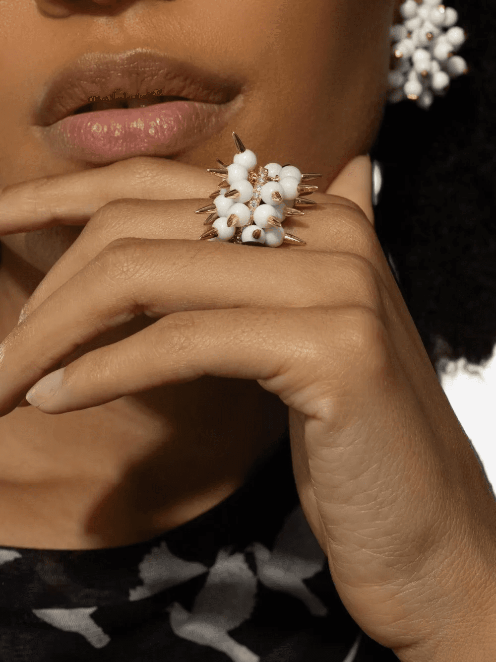 18K yellow gold Spiked Muse diamond and onyx ring — Image 3