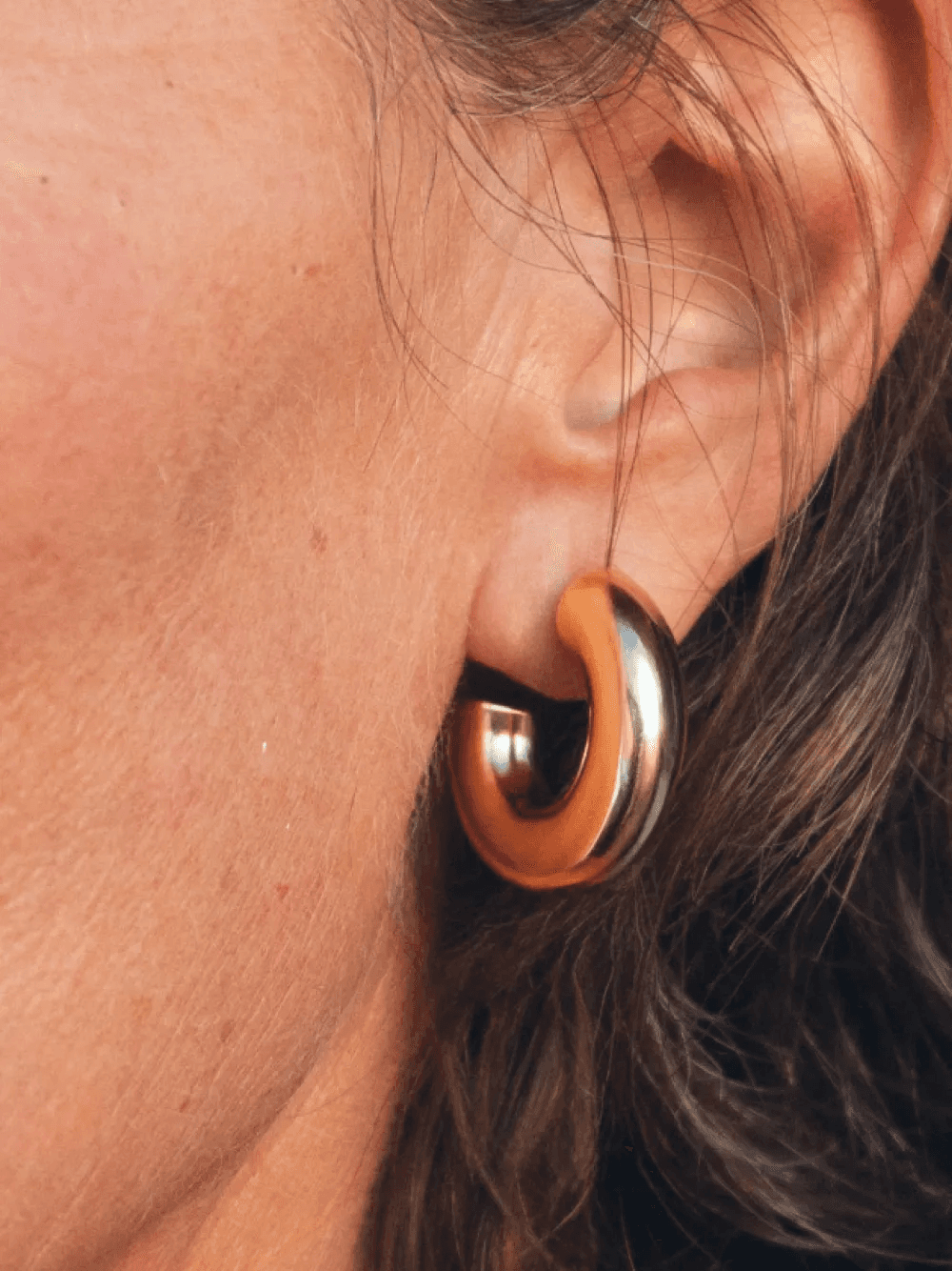 medium chunky hoop earrings — Image 2