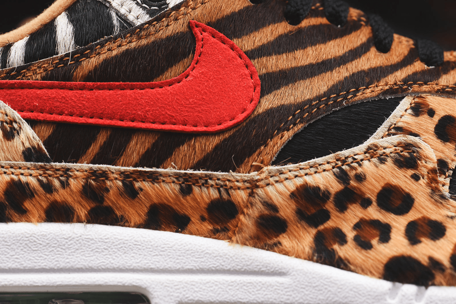 Nike x atmos Air Max 1 DLX - Wheat / Sport Red / Bison — Image 2