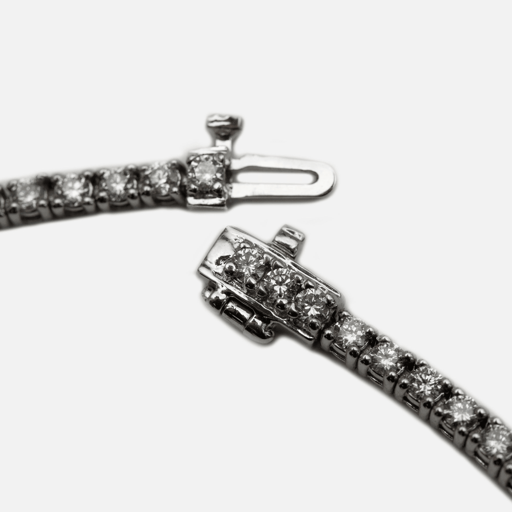 Greg Yuna 5 Pointer Tennis Bracelet - White Gold — Image 2