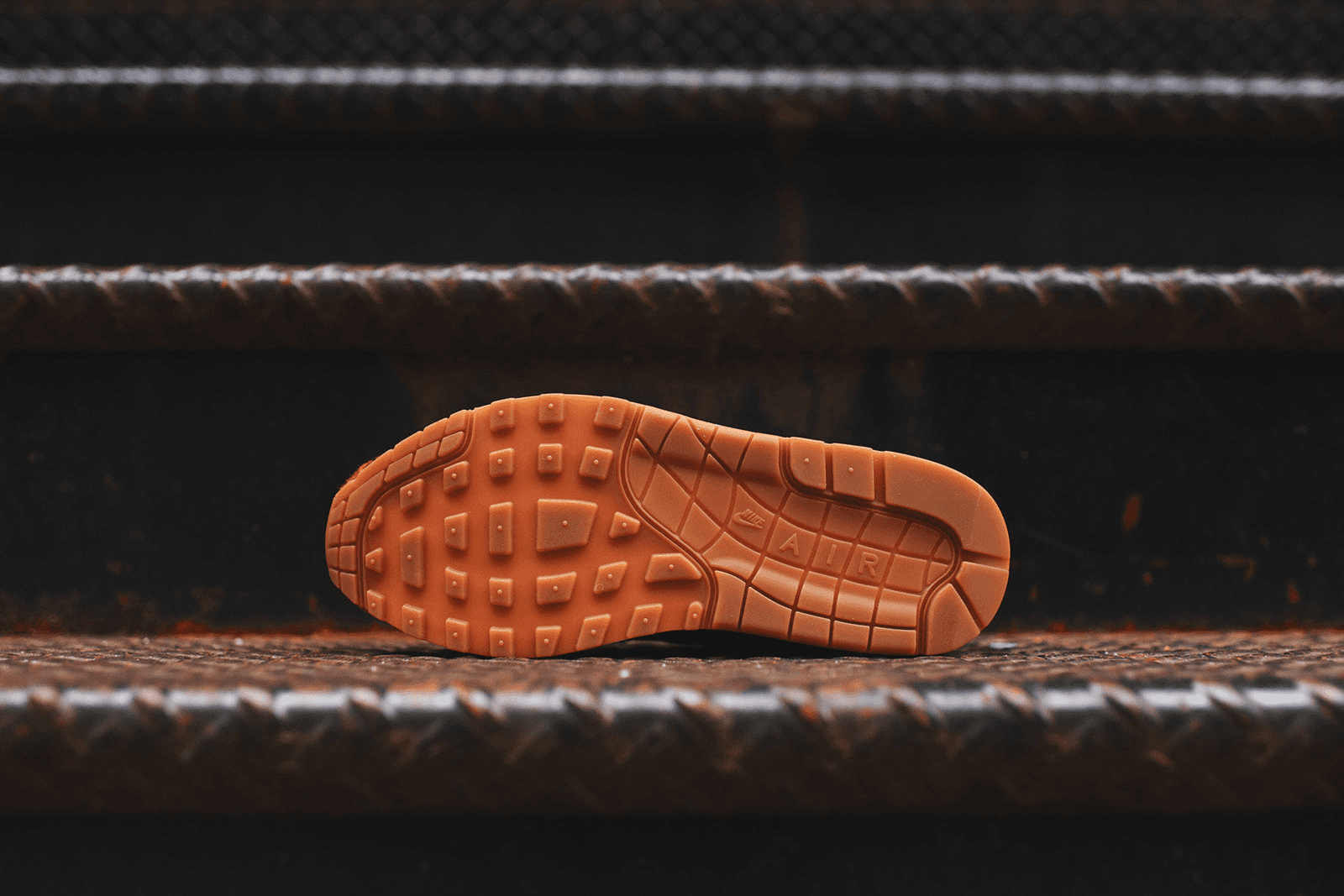 Nike x atmos Air Max 1 DLX - Wheat / Sport Red / Bison — Image 7