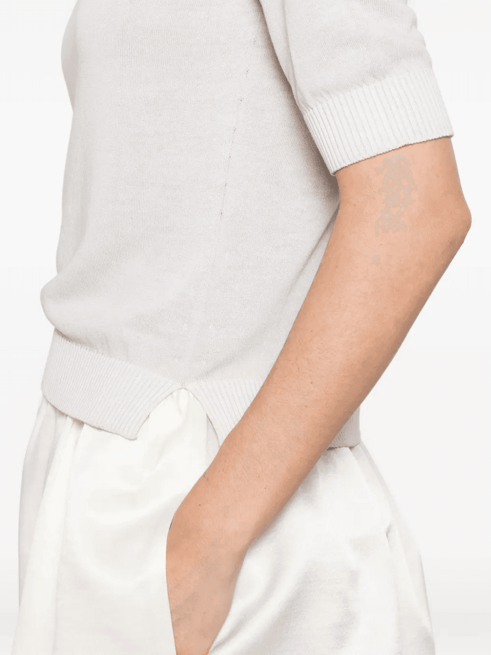 V-neck knitted T-shirt - Image 1