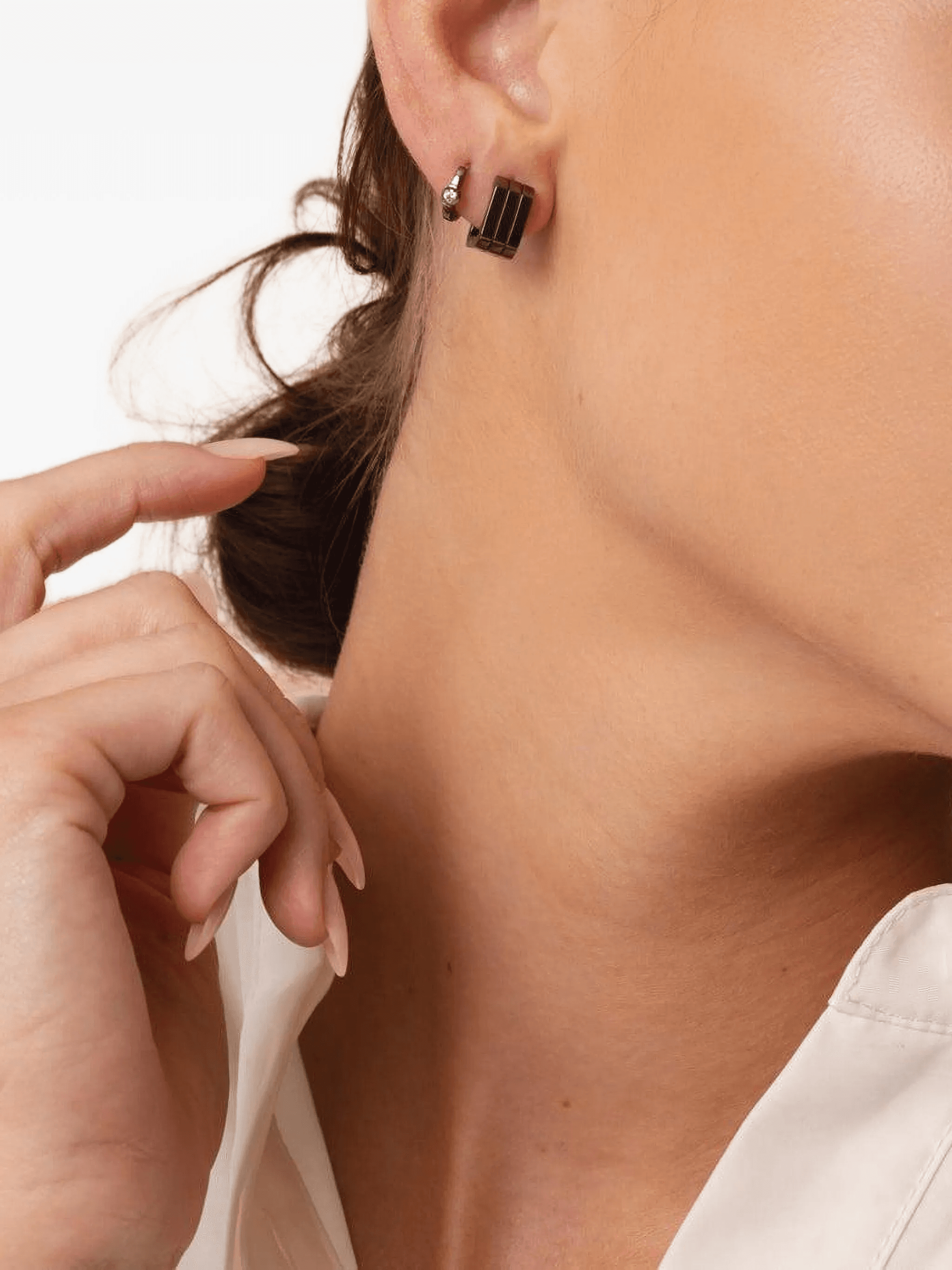 18k white gold Candy huggie single earring - Image 1