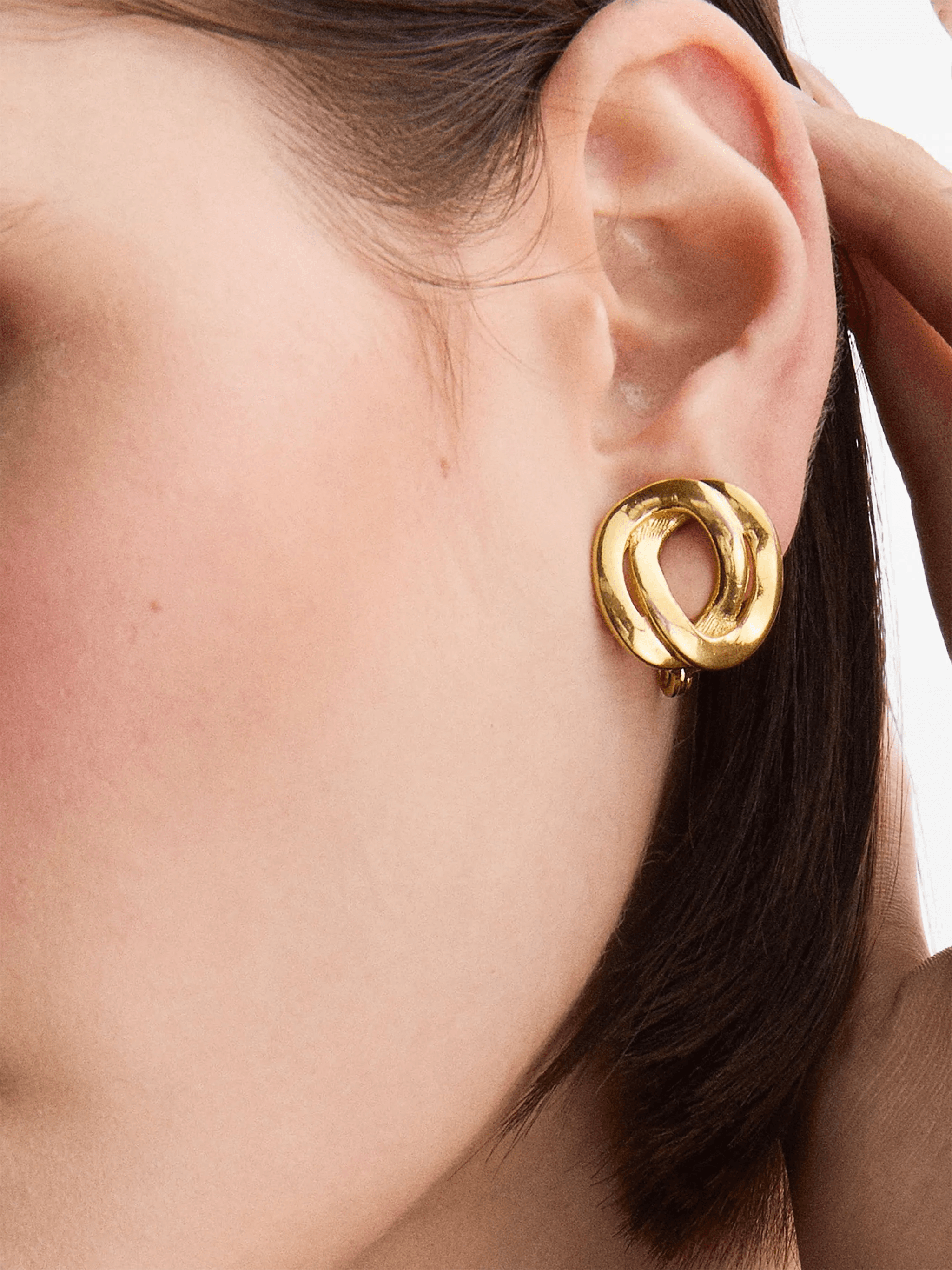 circle post-back earrings - Image 1