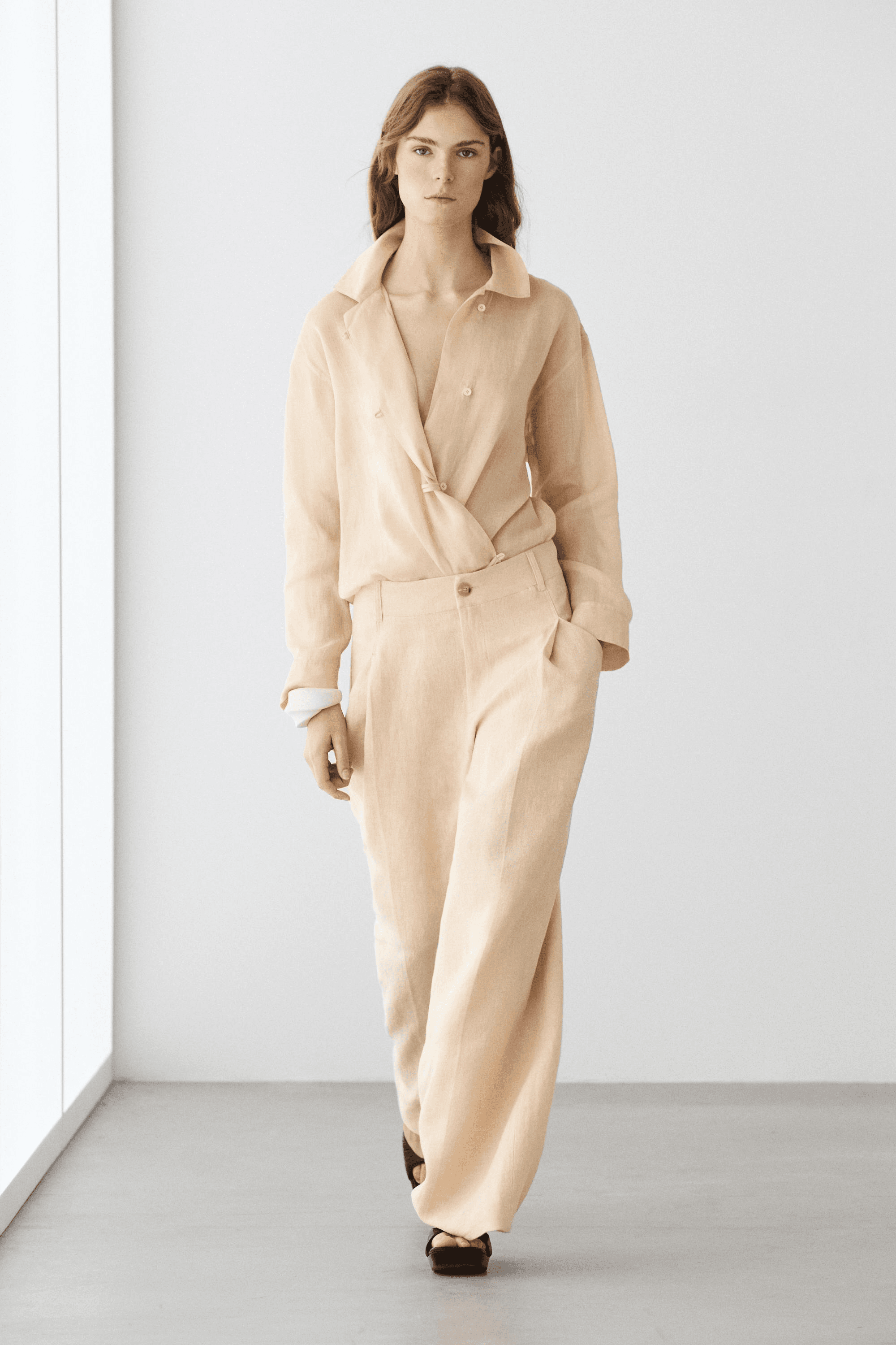 Wide-leg linen trousers with pocket detail - Image 1