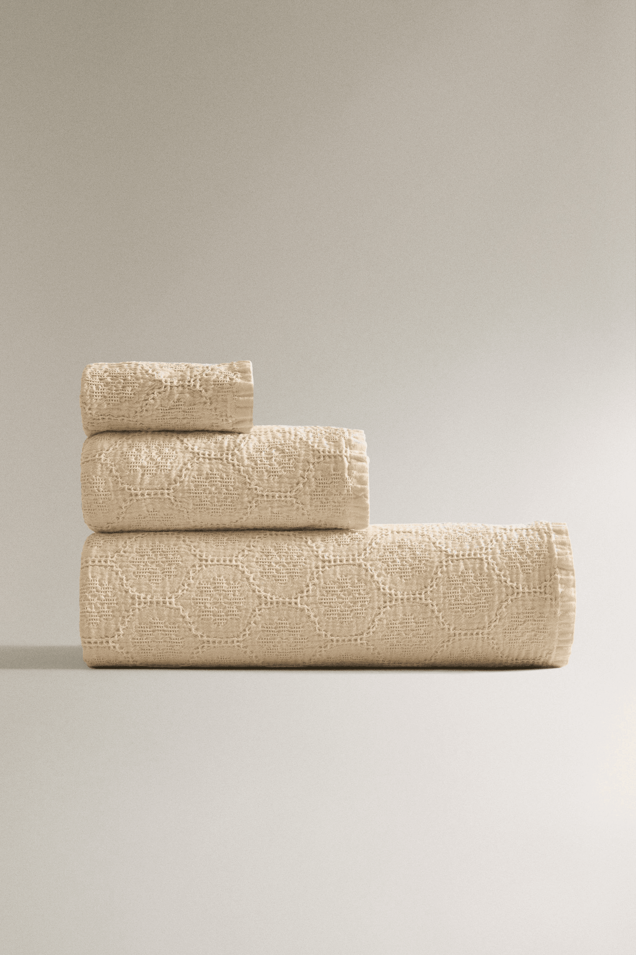 MINI FLORAL WAFFLE BATH TOWEL - Image 1