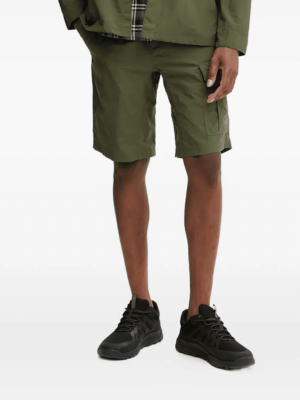 Hiking belt-detail cargo shorts - Image 1